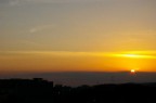 Tramonto colto al volo dal balcone di casa mia a Gravina di Catania. Capisco ke di tramonti se ne vedono a migliaia....questo in mezzo agli altri, ma almeno  "fatto in casa". Buone foto a tutti.
