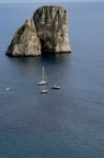 Capri: i faraglioni. Minolta Dynax 5D, esposizione a priorit di diaframma 1/30, F29, ISO 400, con antivibratore; bilanciamento del bianco manuale a luce diurna; lunghezza focale 70mm (eq.105).