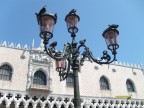 VENEZIA,con il suo misterioso fascino..tutto  magia..anche i suoi piccioni..