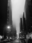 Questa foto  stata scattata il 1.gennaio.2007 a New York difronte al MoMa! Come potete vedere era tardo pomeriggio e la City era avvolta da una coltre di nebbia.

Suggerite commentate e criticate