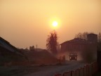 un camio solleva la polvere nel tramonto... che dire? colore, sapore..