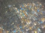 giochi di luce e colore, imprigionati dentro il marmo grigio