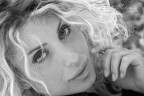 Giada mi guarda di nuovo e vedo il mondo B&amp;W