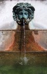 dettaglio di un'antica fontana della reggia. Luglio 2003