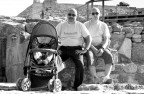 mettete 3 uomini. mettete un sito archeologico... dopo un paio d'ore li ritroverete cos!