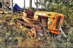 Vecchio trattore cingolato FIAT