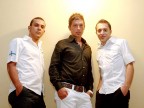 "Ci faresti una foto?" Gi che ci sono perch la "solita foto ricordo"? Meglio tentare qualcosa di atipico...
Voi cosa ne pensate?