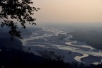 Foto scattata poche ieri sere fa sul tagliamento, c'era un p di foschia (ma non sono sicuro che senza la foto sarebbe risultata pi piacevole), ma volevo comunque immortalare una scena che tra qualche anno potremmo non vedere pi.