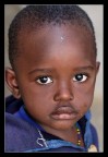 Un bambino di un mercato di Arusha, Tanzania