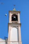 Campanile della chiesa madre di Cianciana (AG).
sullo sfondo  lato sinistro si notano due colombe che stanno per posarsi sul campanile.
By Nikon D80 kit 18-135 mm
