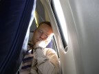 Un tipo un po' addormentato in aereo.
Per fortuna non si  accorto che l'ho catturato!