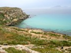 E' quasi il simbolo di Favignana con il suo mare turchese e le cave di tufo sulla scogliera. Qui i Romani combatterono e vinsero i Cartaginesi. Il suo nome trae origine dal sangue fenicio versato proprio in questo mare