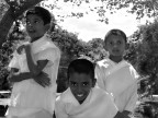 Sri Lanka
Poco prima della processione... 
Gli adulti pregano, i bambini... insomma...