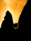 Antro del Corchia - Alpi Apuane
Il lento gocciolio di una stalattite nel silenzio di milioni di anni.