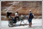 immagine immortalata nel siq, l'isenatura tra le montagne che si percorre per raggiungere Petra.