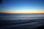 un alba marina vivida e quieta