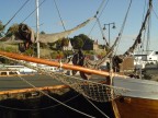 Barca a vela ormeggiata sul porto di Oslo