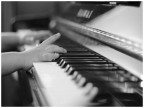 lo so lo so!!!... un'immagine vista e rivista....ma l'ho fatta stampare, come regalo per un'amica appassionata di pianoforte,  su forex 100x70 ed  proprio una soddisfazione vederla cos grande...

che mi dite?...a parte che non avevo spolverato il piano prima delle foto?

Matteo