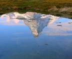Il riflesso in un laghetto della cima del Cervino.
Che ne pensate ?
Saluti