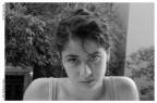In uno sguardo sono racchiusi tutti i sentimenti di una persona. In questo caso leggo la "noia" di chi non vuole essere fotografato, una sbuffata trattenuta. Un'espressione che a mio parere non pu risultare pi naturale.