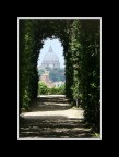 Dal buco.......del portone della sede dei Cavalieri di Malta vicino al parco degli aranci !