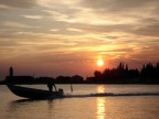 Tramonto di Venezia visto dall'isola di Burano.
Commenti e opinioni sono i benvenuti.