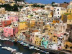 Tanti colori in mezzo al mare.