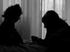 mia sorella e la figlia di mia cugina giocano sul letto. 
Scatto: Minolta DiMAGE 5 - 1/45sec. - F/3,4 - Iso 200 - focale 28mm