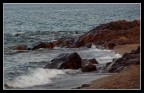 Questa  la foto di prima, su suggerimento ho provato a tagliarla diversamente da portare in rilievo gli scogli. Spero di aver capito bene