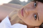 una donna misteriosa si  prestata allo scatto....