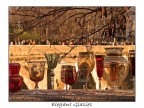 Ponte Milvio, Roma.
Ogni mese un mercatino di cose usate con bei pezzi esposti lungo la riva del fiume Tevere.