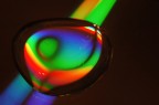D70s-nikon60mm micro
iso400  1/40sec  f/5.0
goccia su un cd con luce del monitor