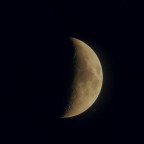 Una foto della luna, niente di ch...
Panasonic Lumix DMC FZ-50 (ho usato lo zoom digitale)
Sistemata luce e contrasto con photoshop