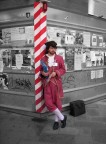 una foto ad un uomo vestito d'epoca.......
siate buoni con i commenti xke sono solo uno studente:)