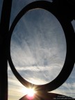 sotto una croce in cima a un monte, ho realizzato questa foto a tramonto iniziato