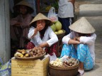 Per i mercati e strade di Saigon si trova di tutto. Tutti gli abitanti la chiamano ancora "Saigon". e' la prima volta che posto, UN SALUTO A TUTTI