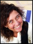 Ci che mi piace di questa foto  la spontaneit del sorriso.
Niente di perfetto,costruito, tutto spontaneo.

Commenti e critiche sempre molto graditi e ben accetti