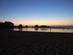 ho scattato questa foto la sera a biarritz, sulla spiaggia principale.
non avendo lo stabilizzatore ci ho messo almeno 10 scatti per trovare quella buona, mi sono appoggiato sul ginocchio e infine questa  venuta niente male... (mi permetto di dirlo, visto la fatica per farla! :D)