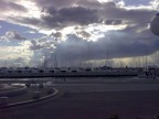 scattata con un cellulare da 3mp al porto di rimini, mi piaceva l'effetto del sole che passa tra le nuvole..