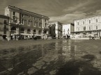 Scorcio della piazza in BN

ZD 14-45 @14mm f9 1/200sec 100 ISO -0,3EV