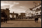 La piazza Bra sorprende chi non  preparato per la sensazione di spazio che sa offrire e per la ricchezza di vita.