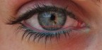 Nel'occhio  possibile vedere il mio autoritratto come in uno specchio, l'ottica cade al centro della pupilla,i colori dell'iride sembrano richiamare ad un paesaggio surreale
