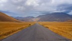 State pensando ad uno sterminato deserto americano, vero? Nulla di tutto ci. Si tratta della Piana di Castelluccio di Norcia, in Umbria... Seconda foto "della serie".