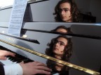 Luce riflessa sul piano