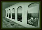 Ho elaborato la fotografia di Genova vista dagli archi interni dei palazzi che si affacciano sul Porto Antico.


Ho levato i colori, non era la bellezza del mare e del cielo che mi interessava ma la prospettiva, lo scorcio che richiama il fatto che Genova virtuale  ancora in costruzione.


Non la vediamo ancora completamente;  come se non fosse ancora del tutto colorata, ...solo uno scorcio...ma bellissimo.

SLURL