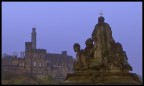 il gabbiano sulla testa del monumento mi piaceva molto, ma non sono del tutto sicuro dello scatto.
A voi i commenti.