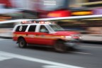 Invio questa foto che ho scattato a New York. Ho cercato di dare dinamicit e senso di movimento con un panning abbinato al movimento di zoom. Non so se  proprio perfetta, per mi piace. Voi che ne pensate? 

Dati di scatto: 
canon 40D e 17-40 F4L
F 8
1/8
100 iso