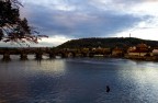 Veduta del Ponte Carlo sul fiume Moldava al tramonto