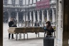 Chi lavora, chi fotografa
