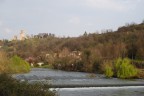 veduta del fiume mincio e sullo sfondo il castello